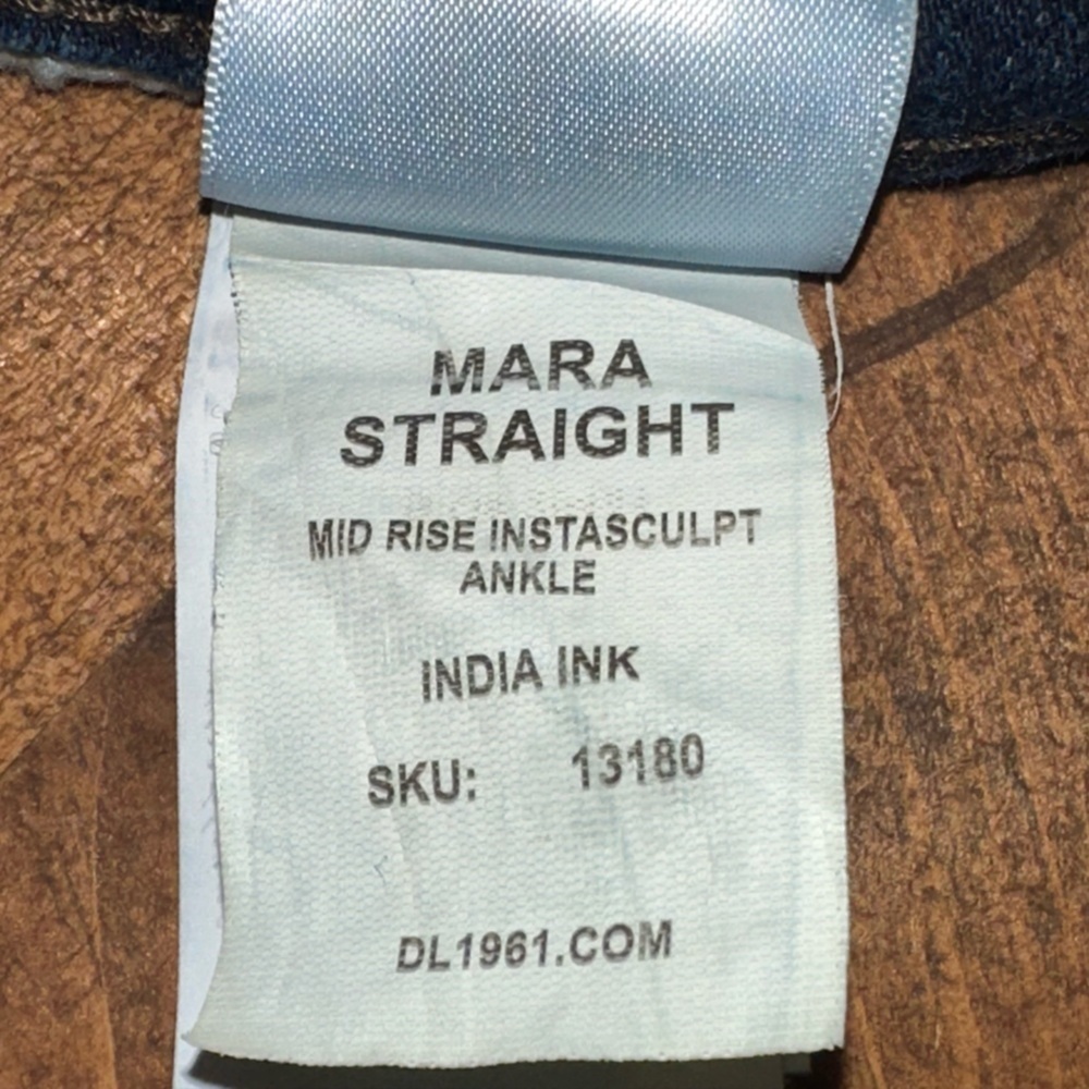 UEC DL1961 Mara Straight Mid Rise Instasculpt Ankle Jeans India Ink wash Size 32 - Picture 9 of 13